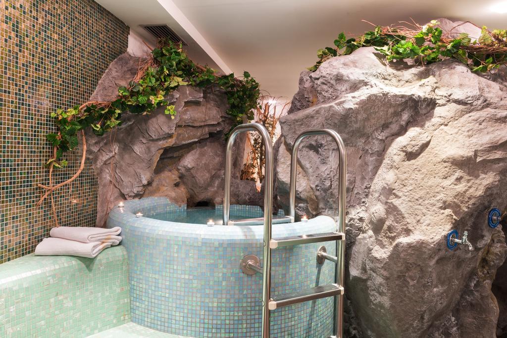Hotel Klotz San Leonardo in Passiria Luaran gambar