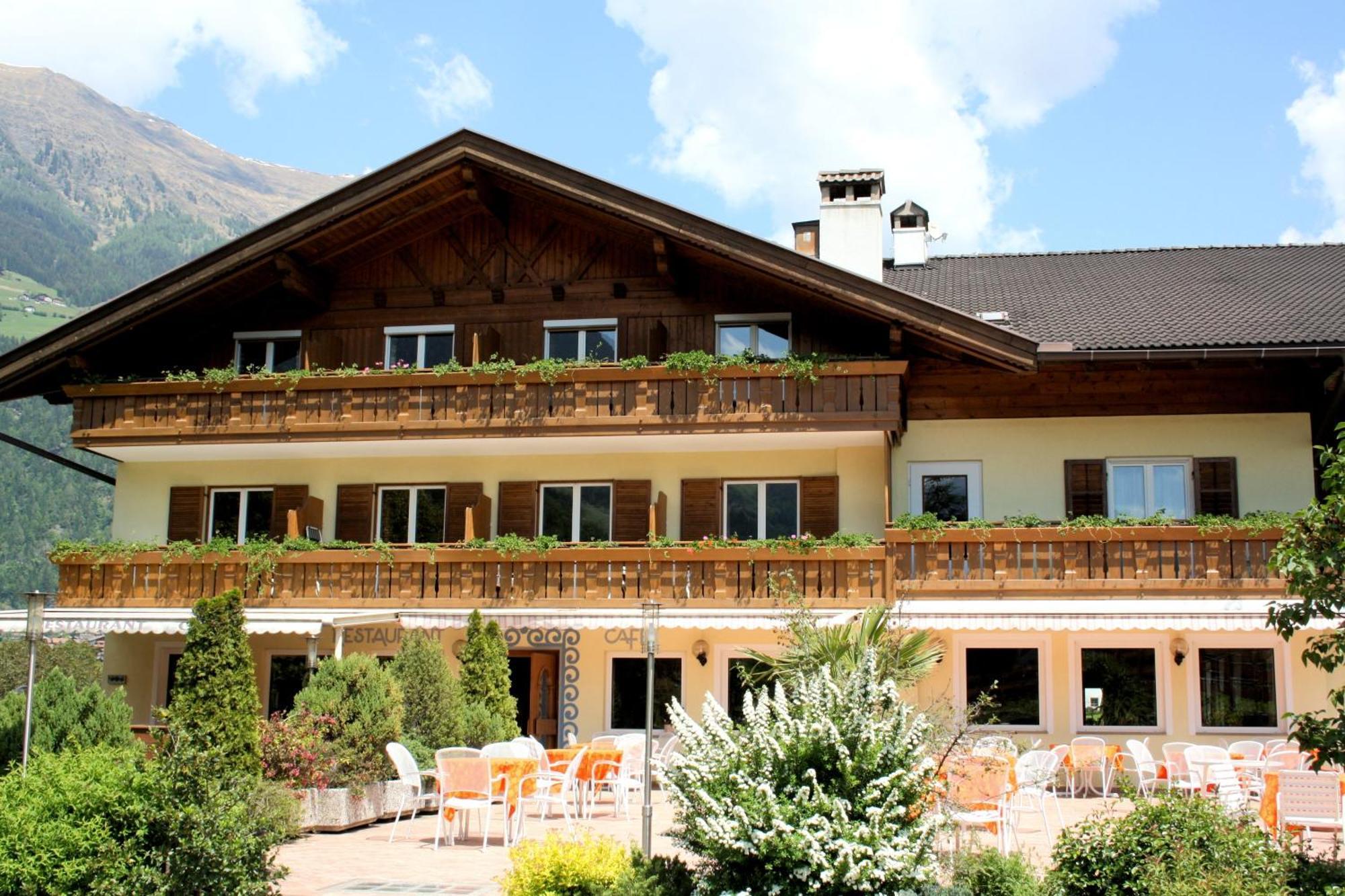 Hotel Klotz San Leonardo in Passiria Luaran gambar