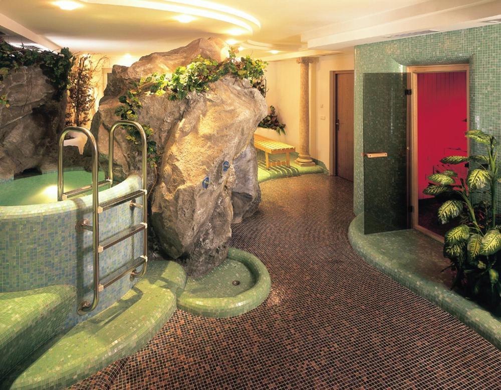 Hotel Klotz San Leonardo in Passiria Luaran gambar