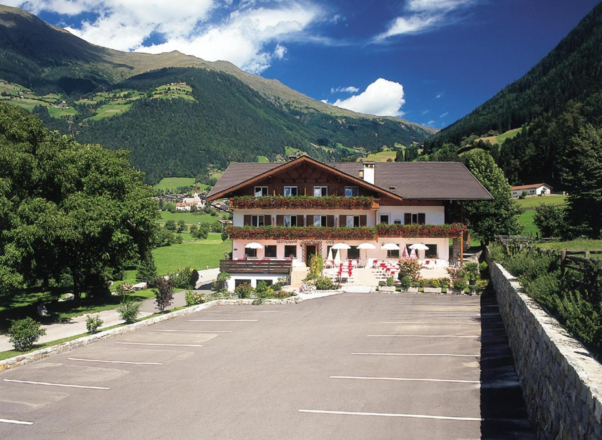 Hotel Klotz San Leonardo in Passiria Luaran gambar