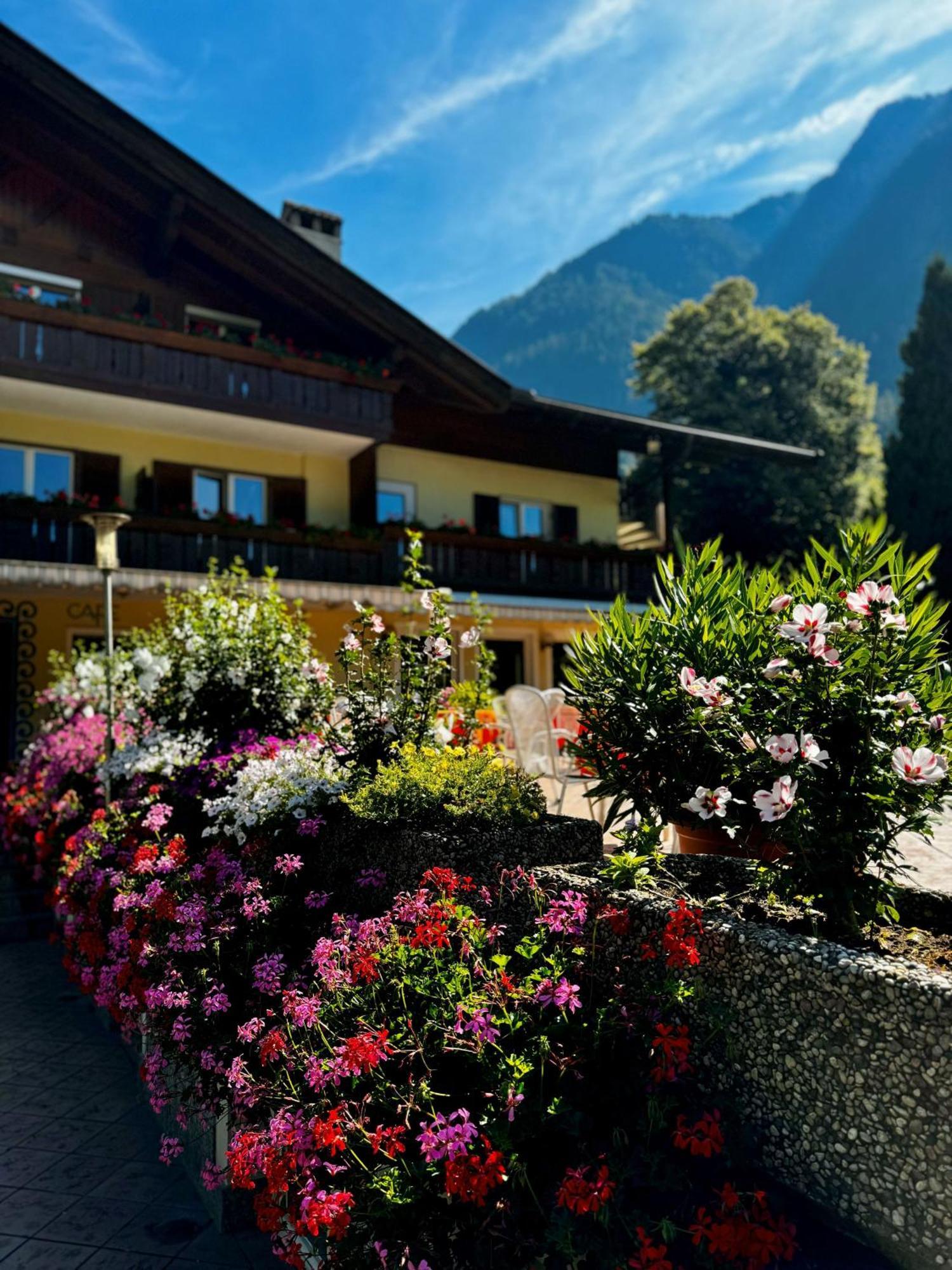 Hotel Klotz San Leonardo in Passiria Luaran gambar