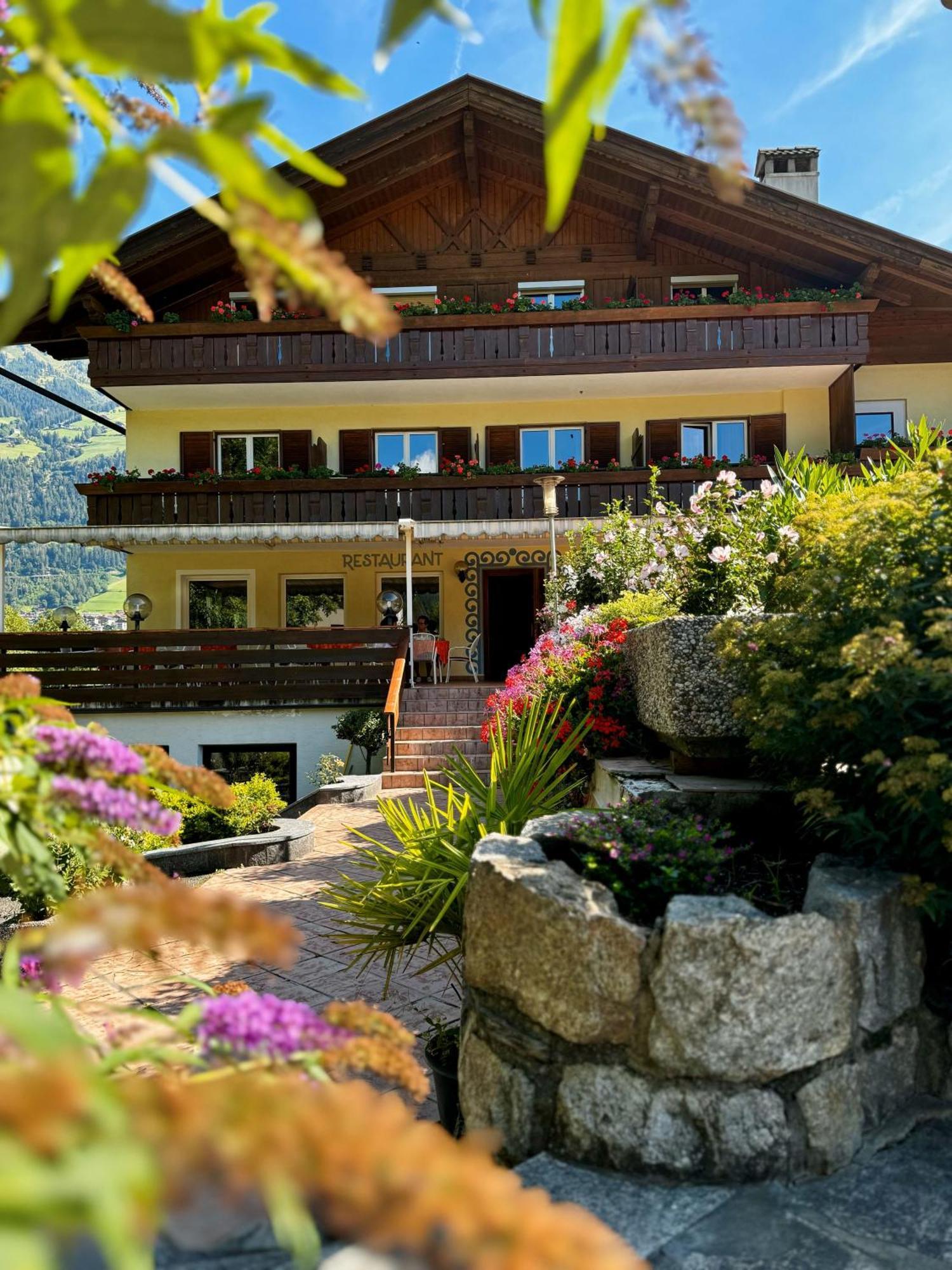 Hotel Klotz San Leonardo in Passiria Luaran gambar